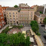 3bedroom Triplex Rooftop Apartment