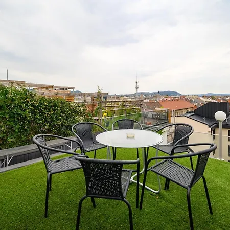 3bedroom Triplex Rooftop Apartment