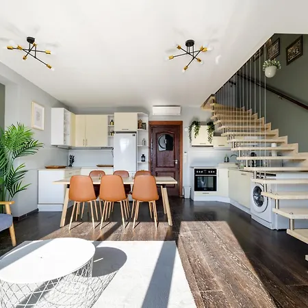 3bedroom Triplex Rooftop *